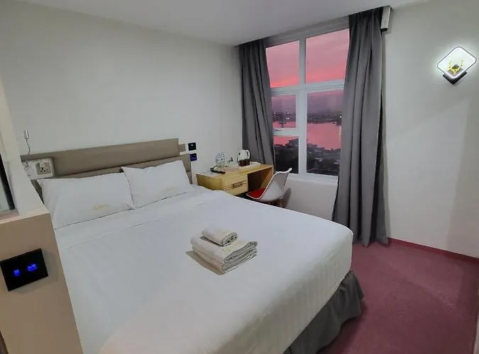 Hotel Sempre Premier - Mactan Airport 3*